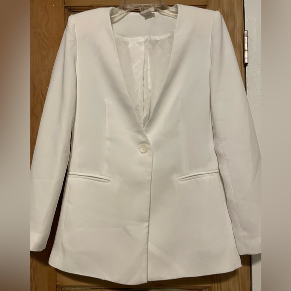 Forever 21 White Blazer - Picture 4 of 14